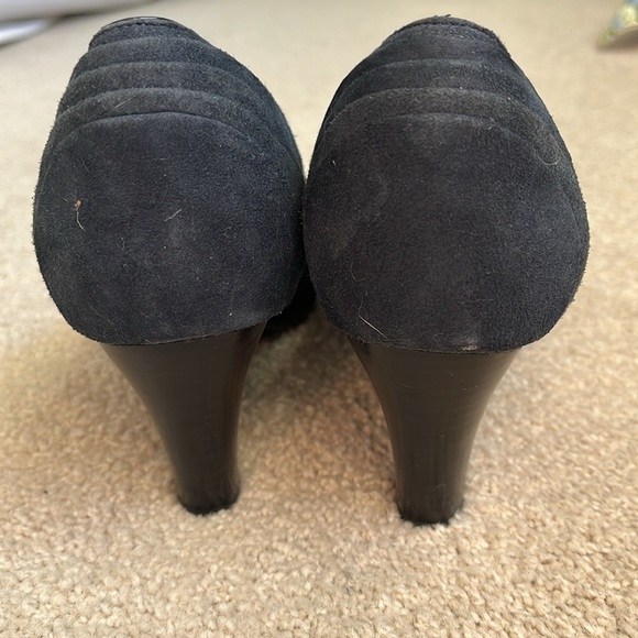 Clark’s Navy suede heels. In excellent condition. Just don’t wear heels anymore. - Picture 4 of 6